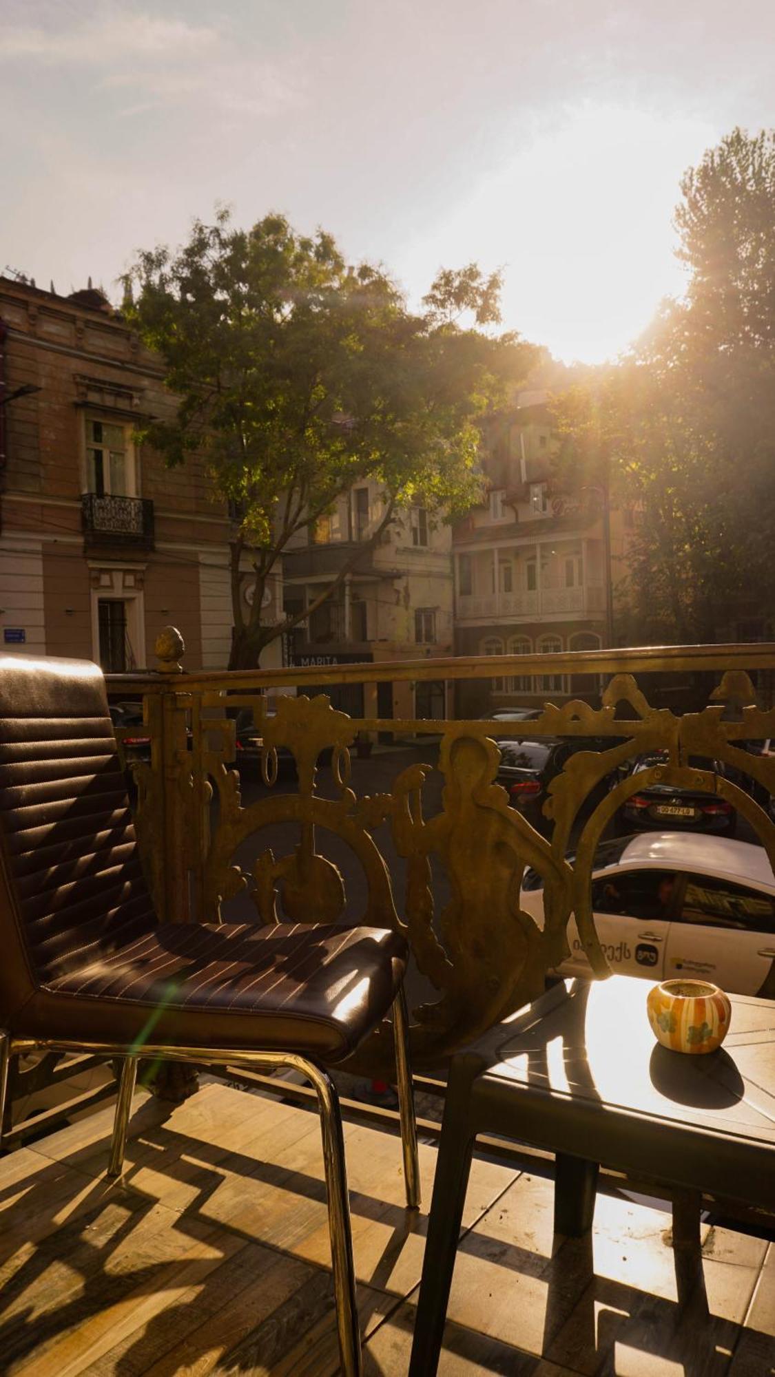 J Square Hostel ティビリシ エクステリア 写真